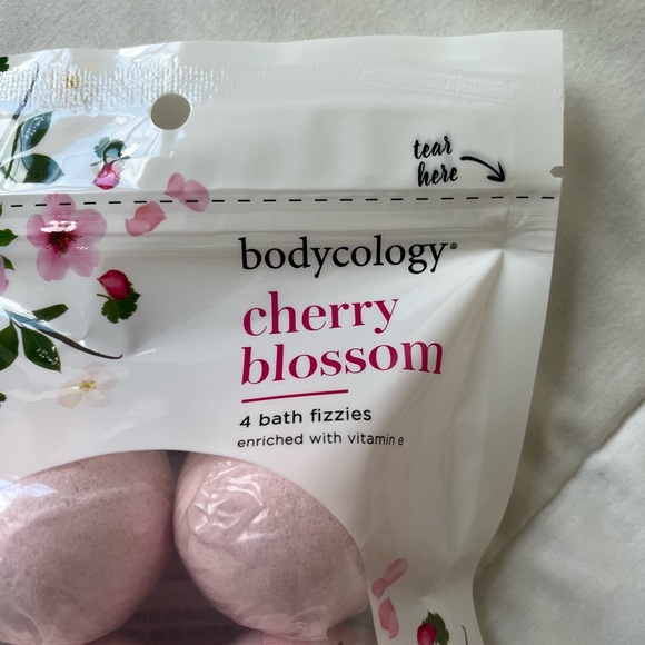 BODYCOLOGY BATH FIZZIES/ BATH BOMB CHERRY BLOSSOM NWT - Picture 2 of 4